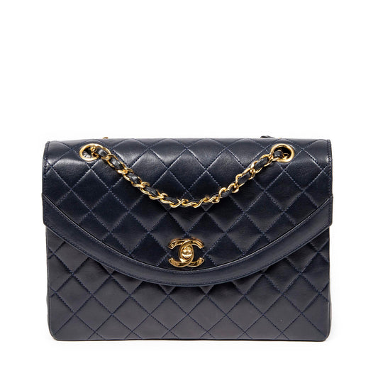 Chanel 香奈兒單肩包: 復古款式 Round Border Curved Flap